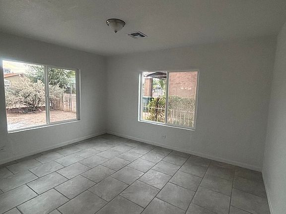 4th image of 132 W 32nd St