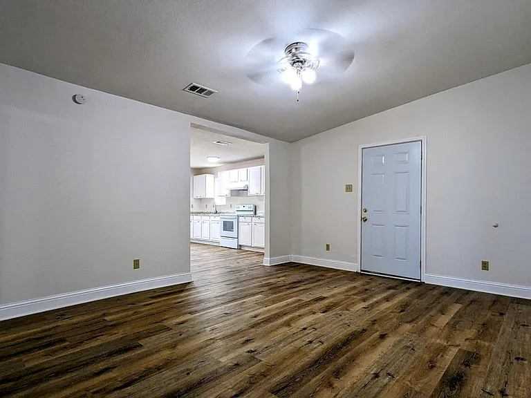 217 Sun Valley Dr — Photo 4