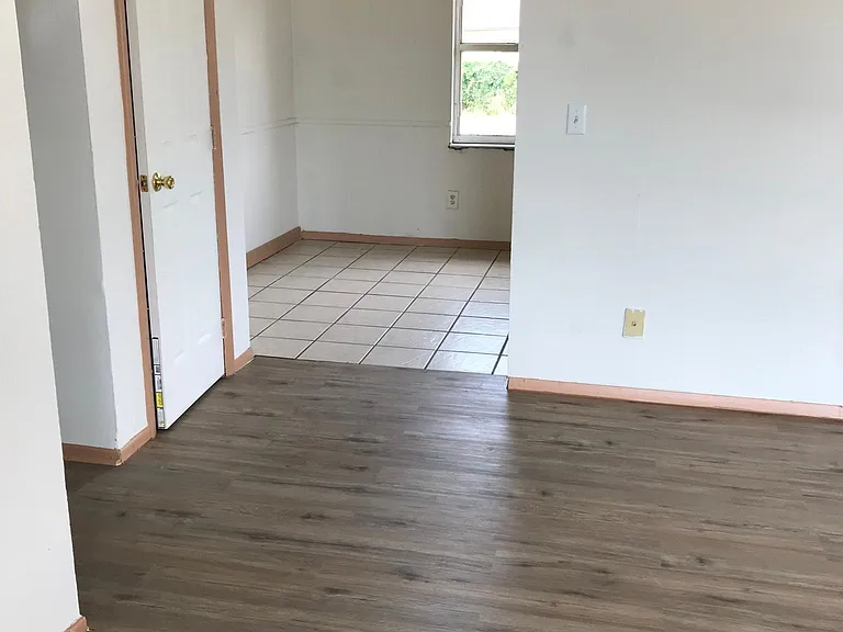 111 Sharon Ave — Photo 14