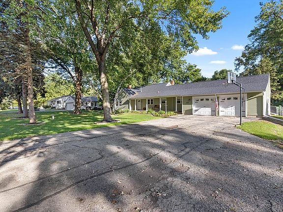 2nd image of 2513 White Oaks Dr