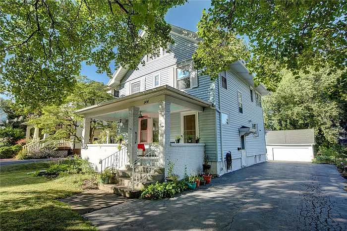 144 Deerfield Dr — Photo 1