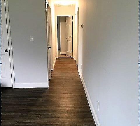 4th image of 10 Sawmill Cir