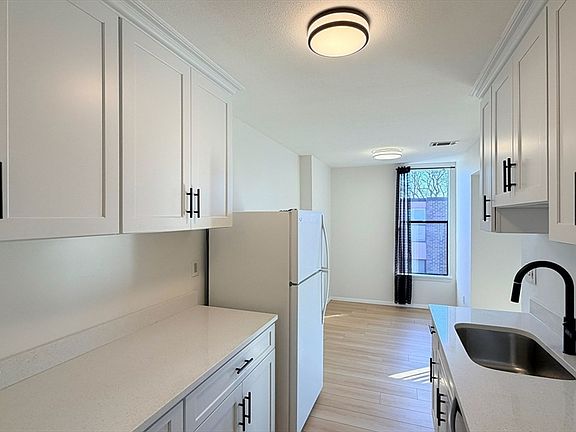 5th image of 30 Shrewsbury Green Dr Unit K