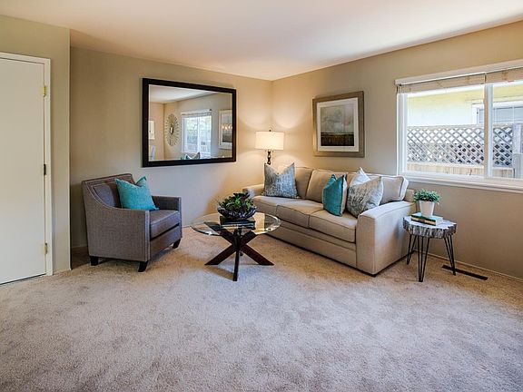 5th image of 1702 Lobelia Ln