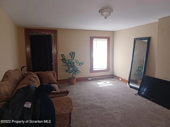 5th image of 415 Maple St