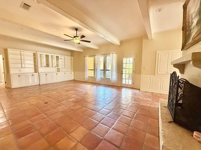 621 W Woodruff Dr — Photo 3