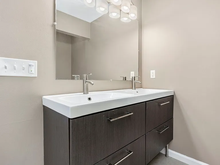 305 Parkwood Pl — Photo 19