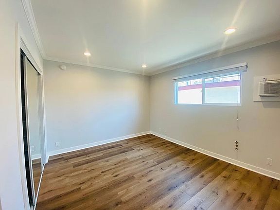 3rd image of 1562 Barry Ave APT 8