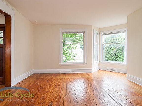 5th image of 255 Lane Ave NW