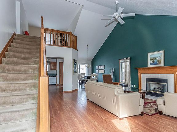 3rd image of 6594 Hilmar Dr