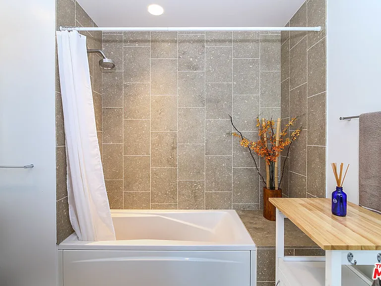 6250 Hollywood Blvd #11N — Photo 20