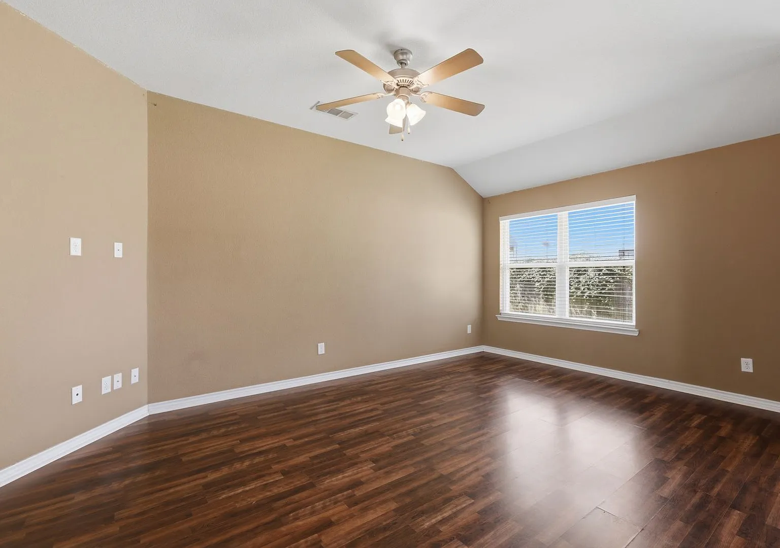 Spacious 3/2 Available for Lease in Bryan/College Station — Photo 3