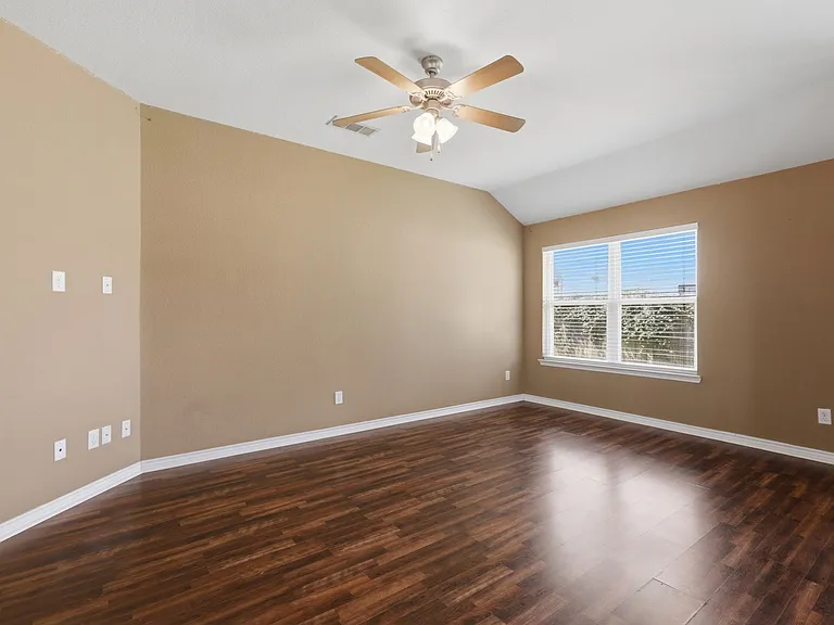 2484 Horse Shoe Dr — Photo 3