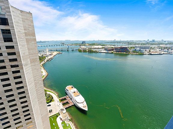 4th image of 335 Biscayne Blvd #3410