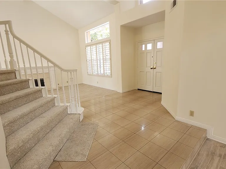 2162 Ventia — Photo 26