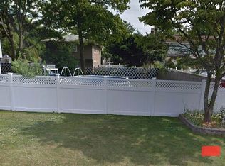 180 Helen St, Holbrook, NY 11741