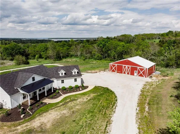 30424 W 271st St, Paola, KS 66071