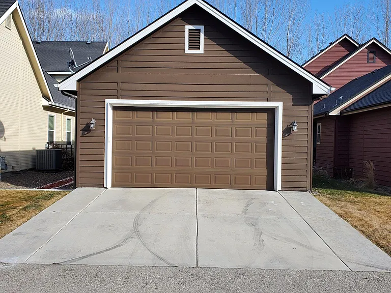 3091 S Hudspeth Ave — Photo 2