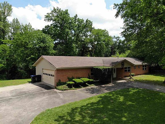 3rd image of 1401 Auburn Dr
