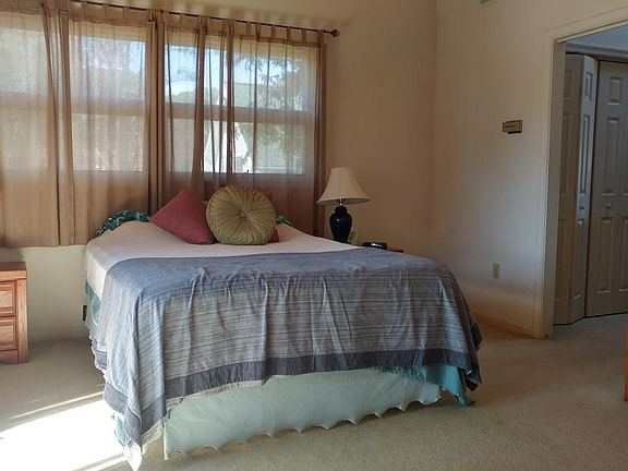 Master Bedroom Queen Bed