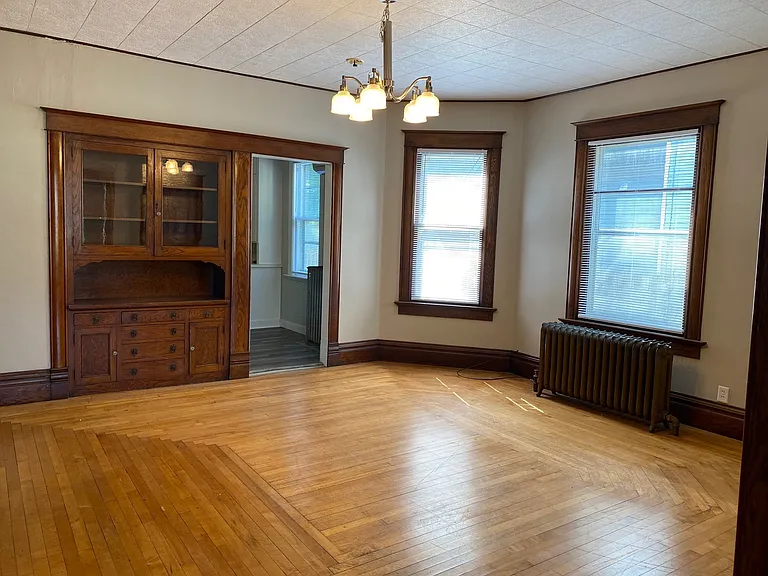 1013 W Ave S — Photo 2