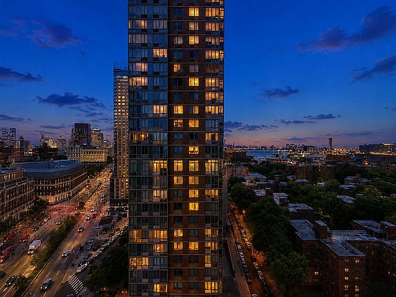 4th image of 150 Myrtle Ave APT 1502