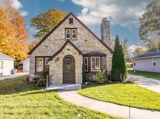 1300 Parkway Dr, Brookfield, WI 53005