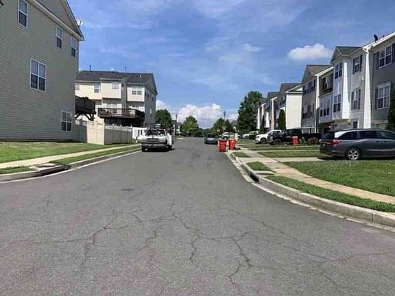 Exterior Neighborhood (street photo)