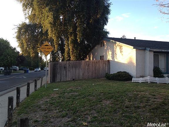 3rd image of 7940 Deer Creek Dr