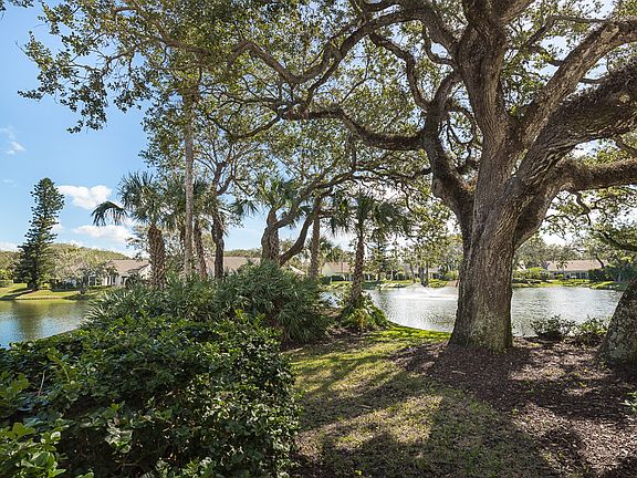 4th image of 433 Silver Moss Dr