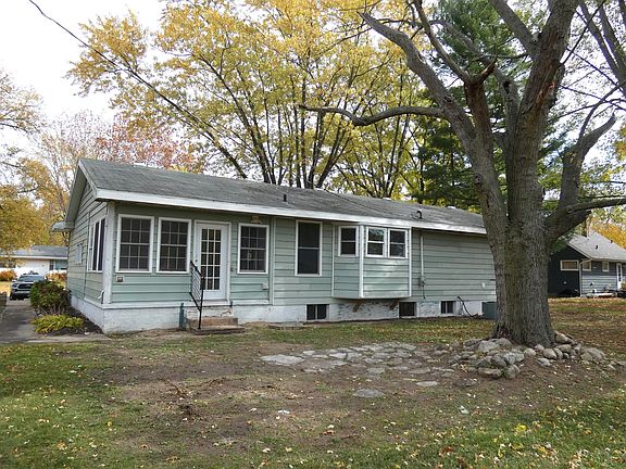 3rd image of 1880 W Ogden Cir