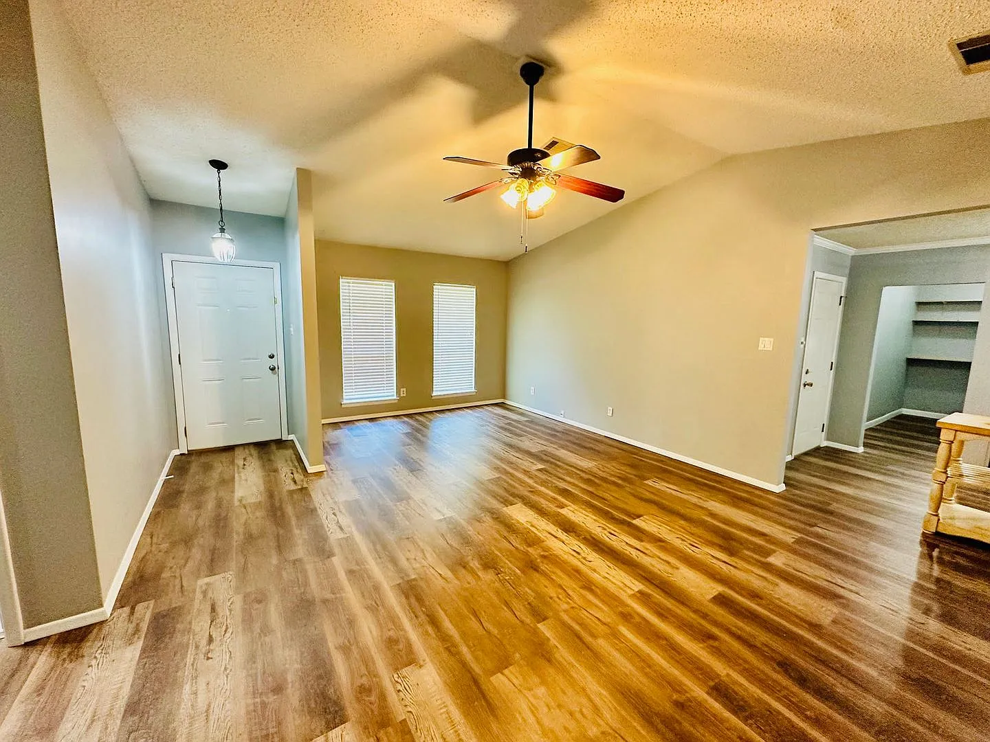 A Great Home in the Heart of Benton — Photo 3