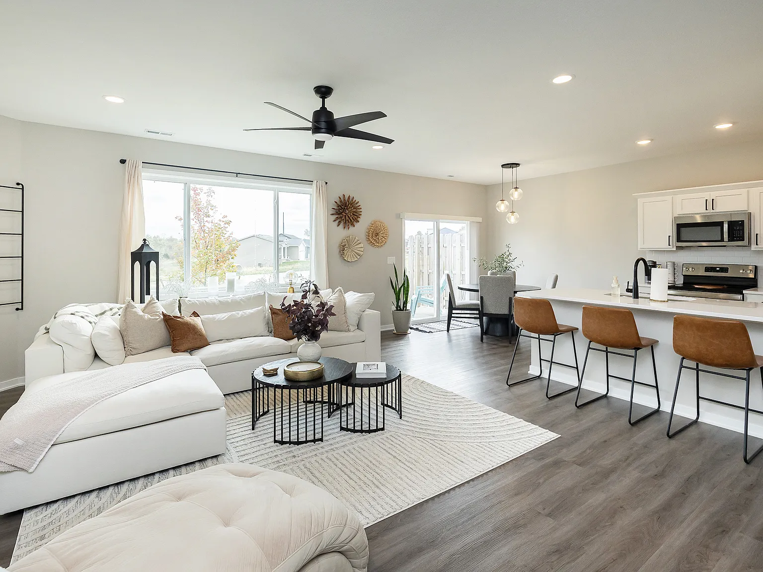 3 bed, 1597 sqft, $2,100 — Photo 4