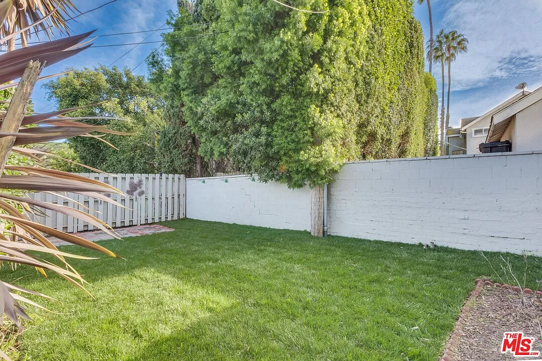 2 bed, 1.0 bath, 800 sqft, $4,750 — Photo 4