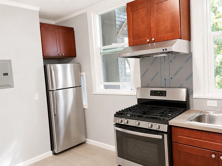 435 Spruce St — Photo 6