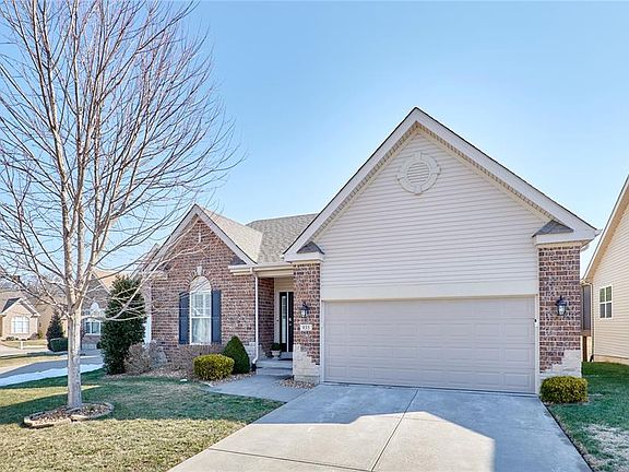 3rd image of 935 Ridgepointe Place Cir