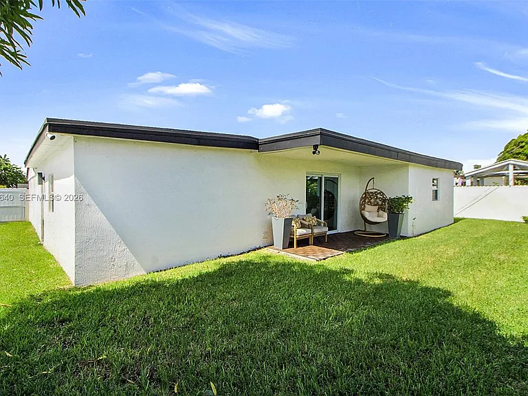 18361 NE 20th Pl — Photo 38