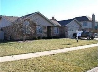19553 S Gray Ln, Frankfort, IL 60423