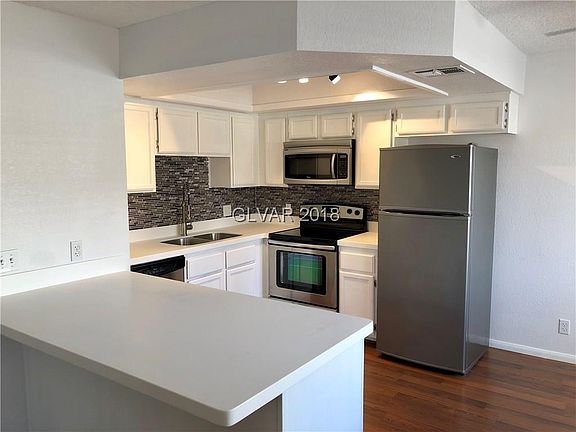 3rd image of 920 Rockview Dr Unit 202
