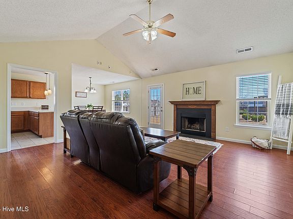 3rd image of 202 Essex Court