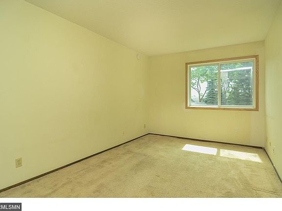 5th image of 132 Demont Ave E APT 332