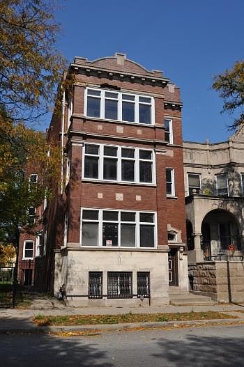 1st image of 842 W Garfield Blvd
