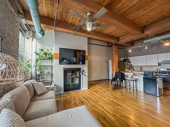 3rd image of 4745 N Ravenswood Ave APT 105