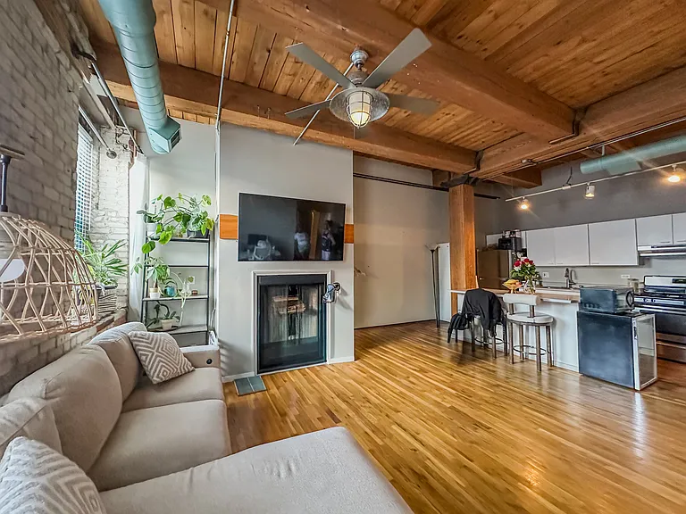4745 N Ravenswood Ave #105 — Photo 3