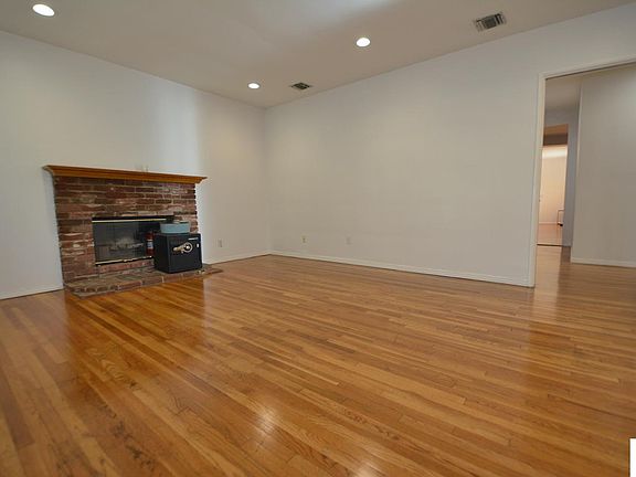 2nd image of 5184 Canoga Ave