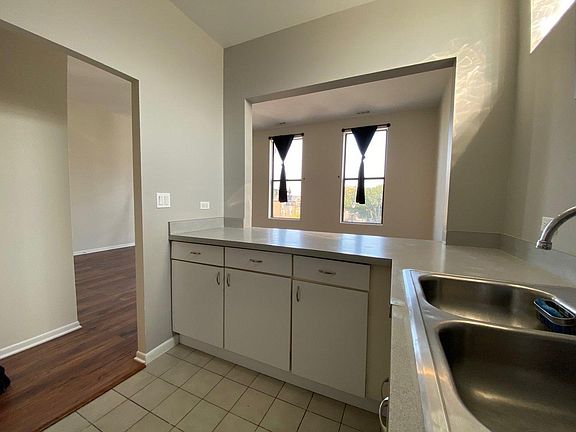 4th image of 1461 W Fullerton Ave #3F