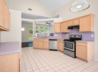 237 W Willow Creek Dr, Glenn Heights, TX 75154