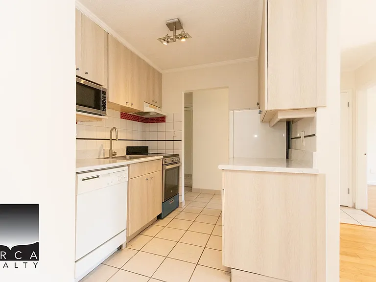 140 E 20th St #9 — Photo 9