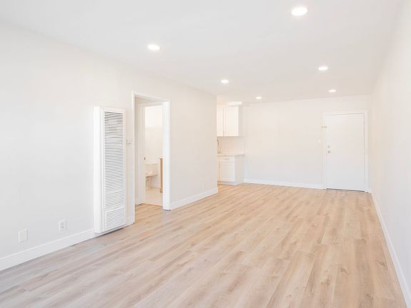 5th image of 1221 N Genesee Ave APT 9