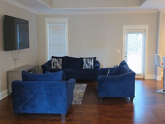 4th image of 205 Stirrup Ln